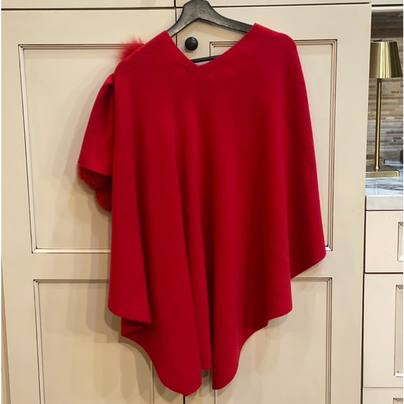 MITCHIES Red Wool Wrap W|Fox Fur Pull Through Loop & Pom Pom Accent NWOT - Picture 5 of 5